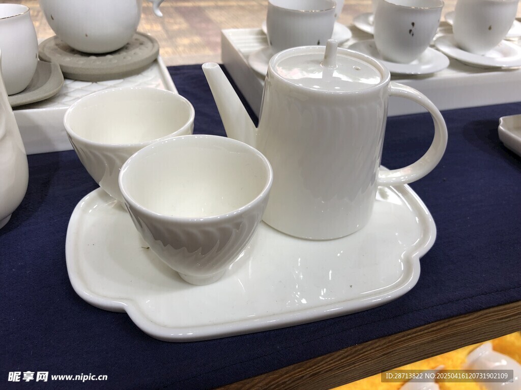 白瓷茶具