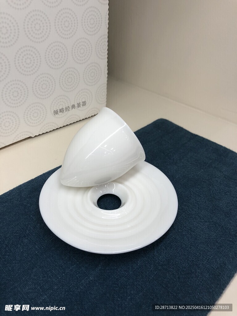 白瓷品茗杯