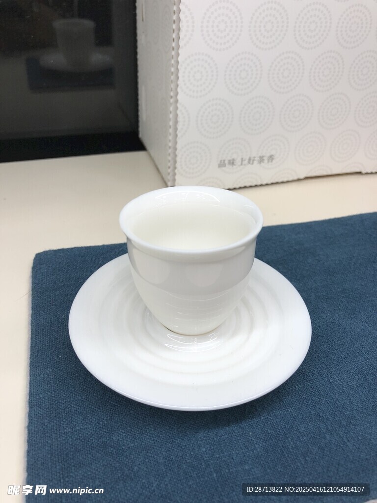 白瓷品茗杯