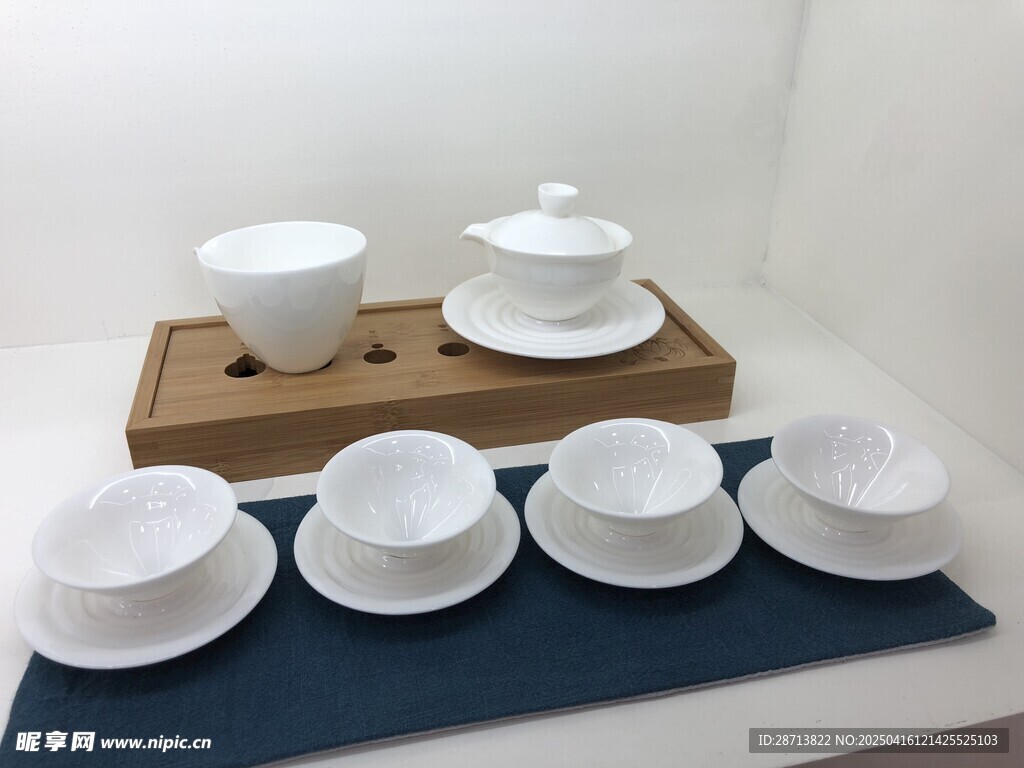 白瓷茶套组