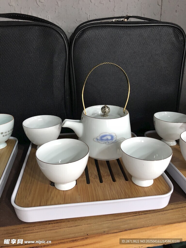 白瓷茶套具