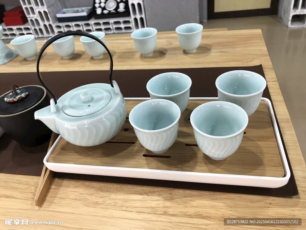 青瓷茶具