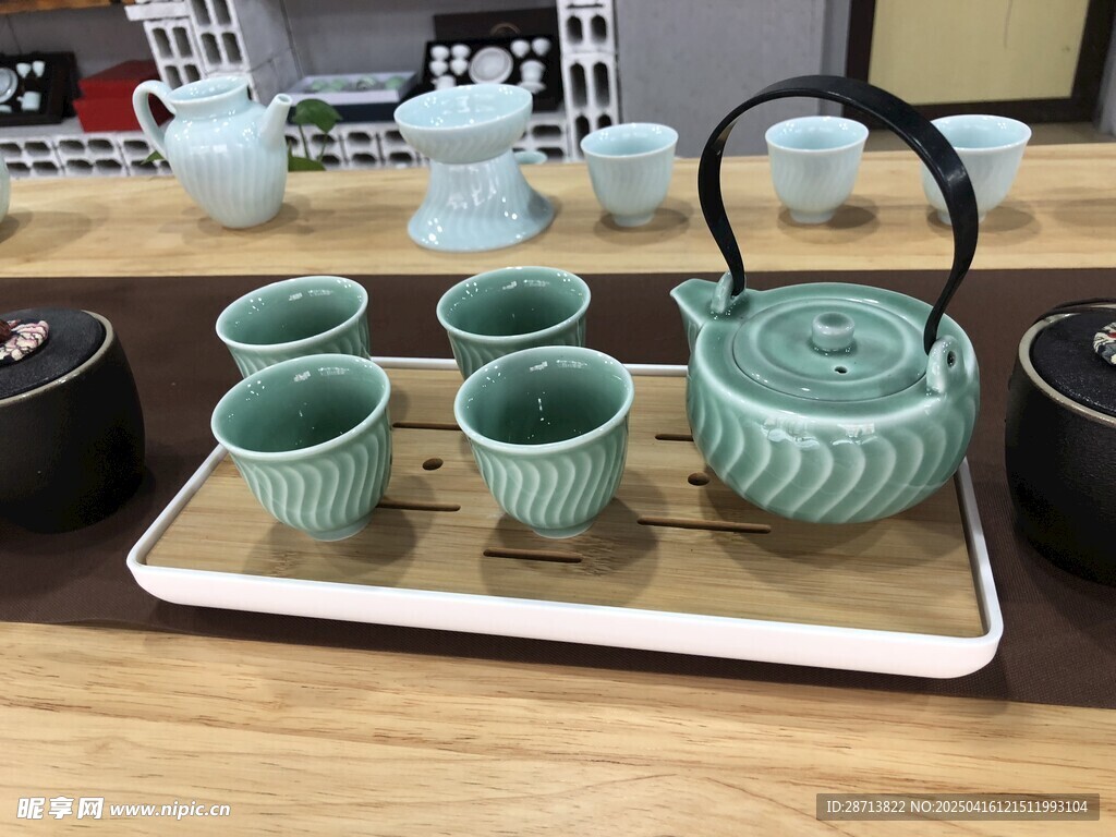 青瓷茶具