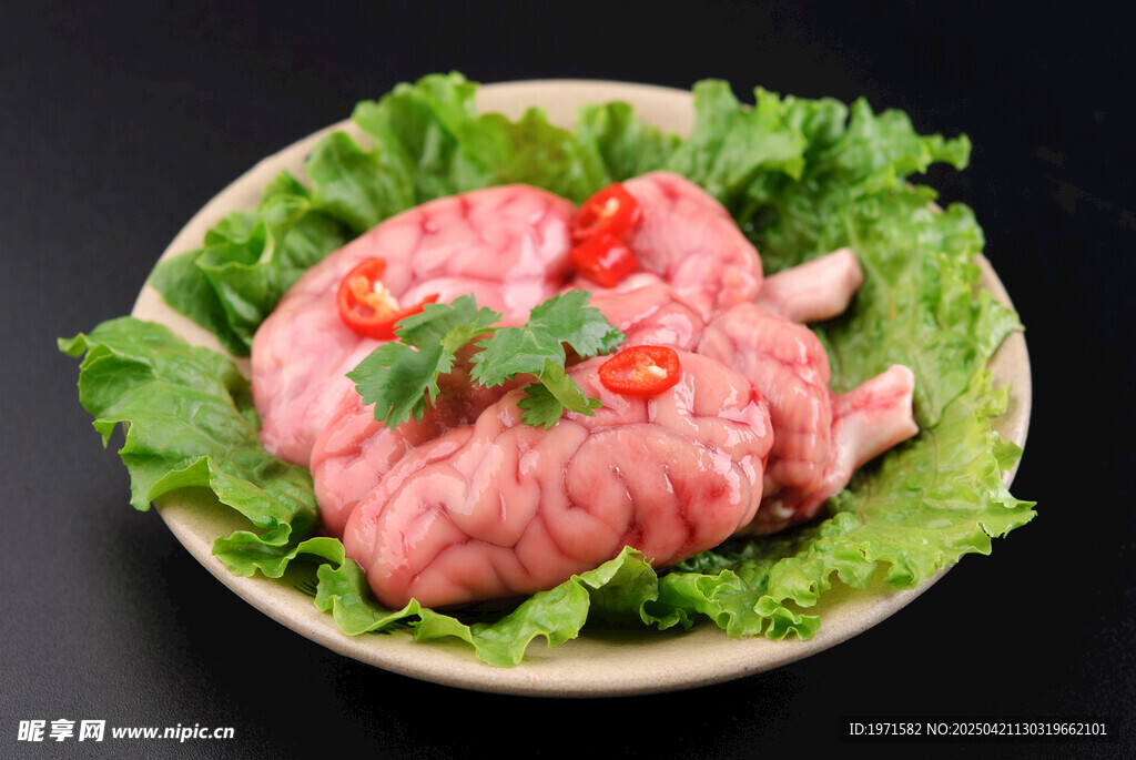 新鲜生猪脑 生菜相伴
