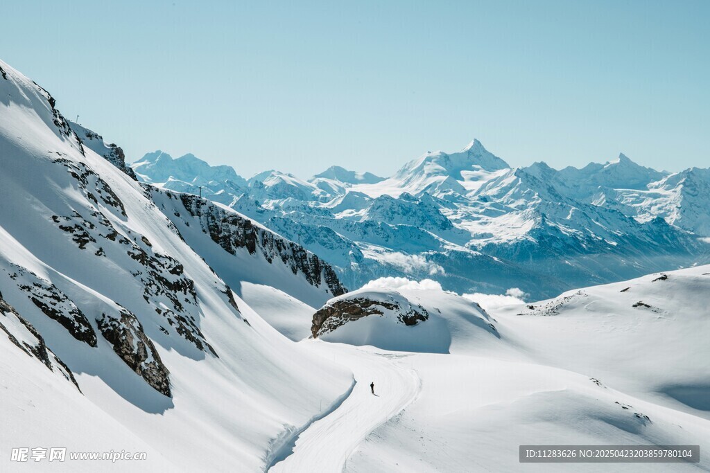 雪山壮丽美景