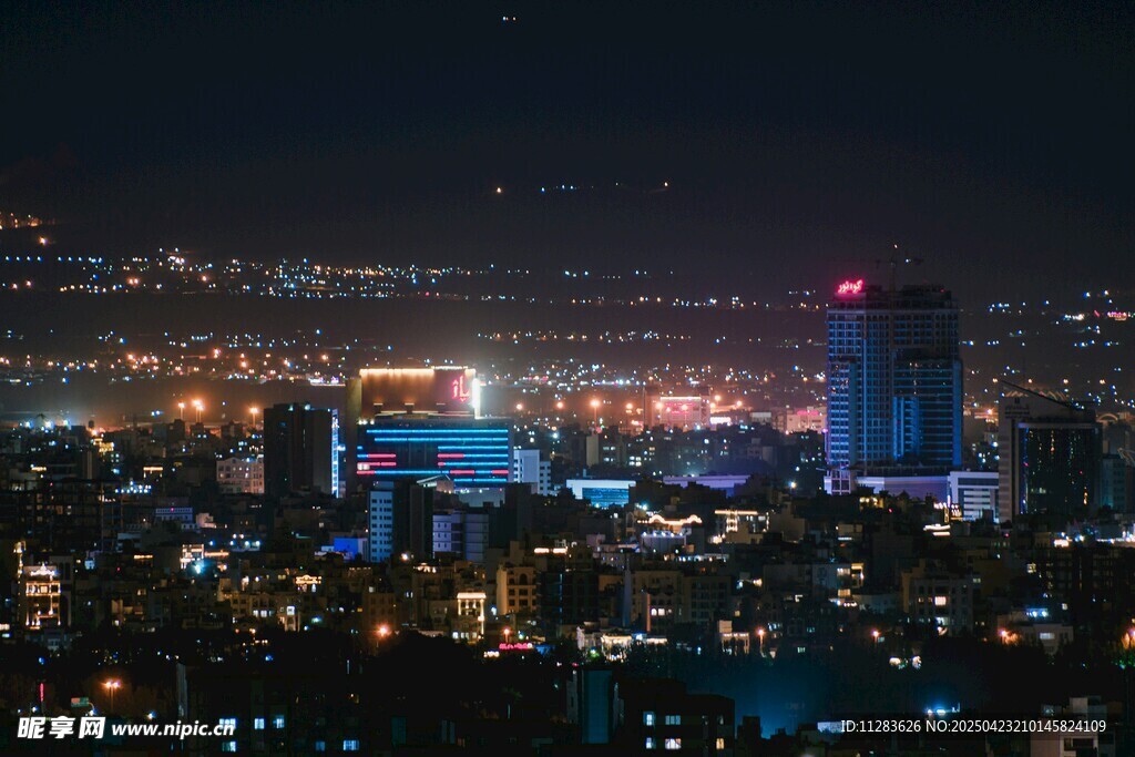 城市夜景俯瞰图