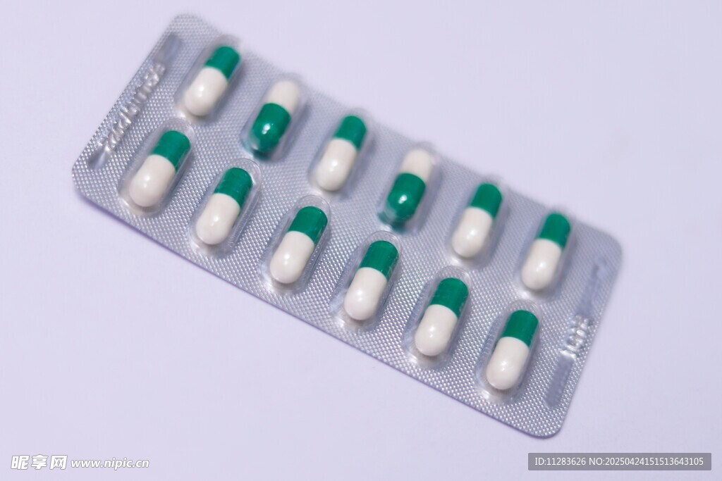 绿色胶囊药品包装特写