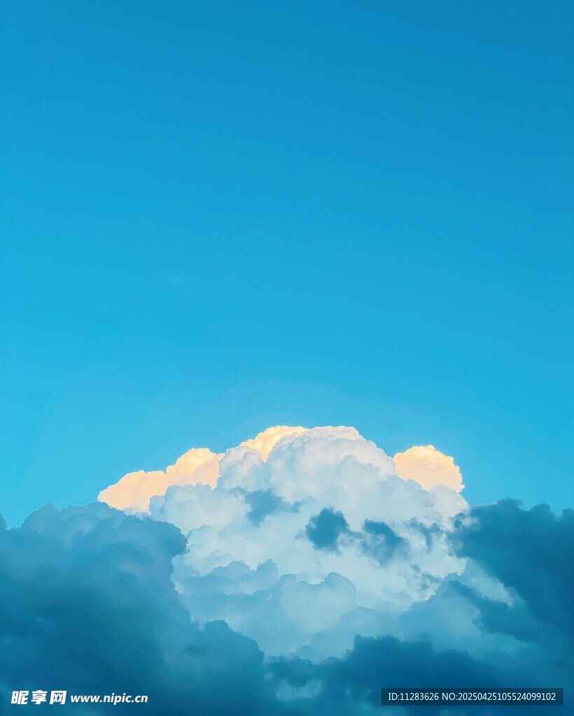 蓝天之上的梦幻云朵