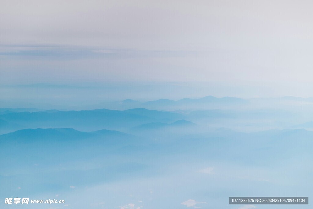 梦幻蓝色天空云海背景