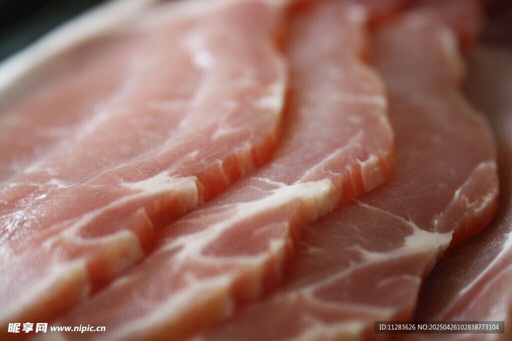 新鲜猪肉切片特写