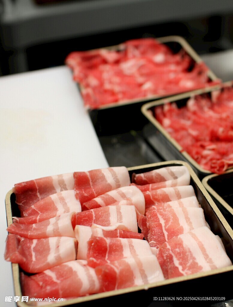 新鲜多样的美味肉类食材