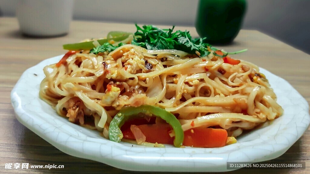 美味拌面 色彩丰富诱人