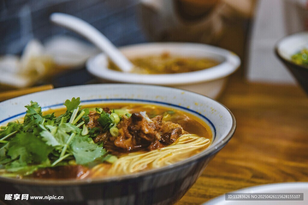 美味牛肉拉面诱人呈现