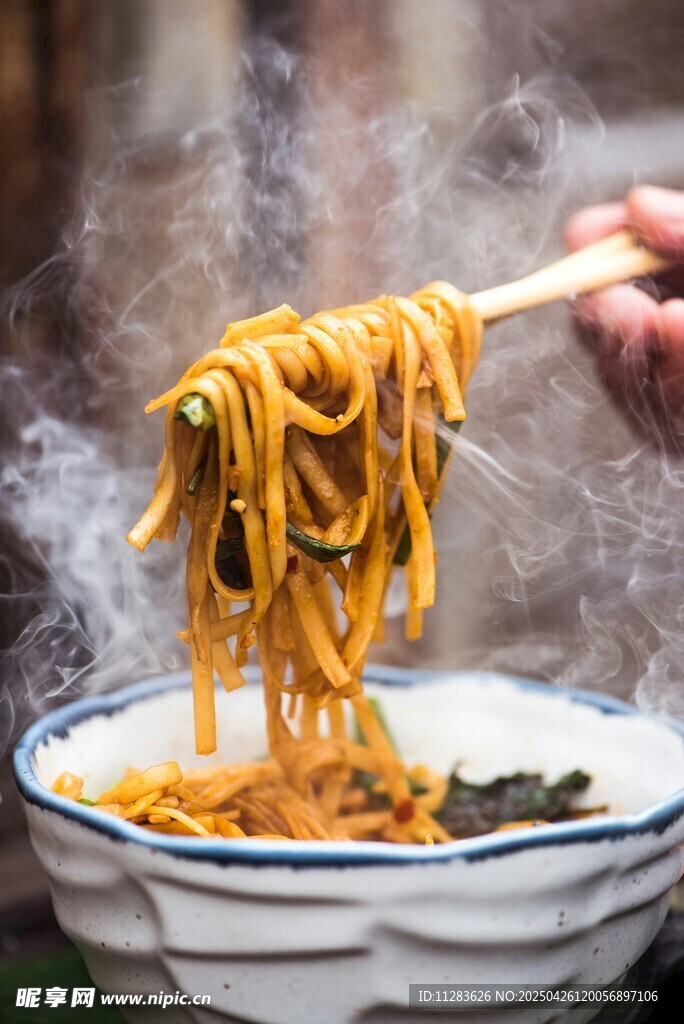 热气腾腾的美味面条