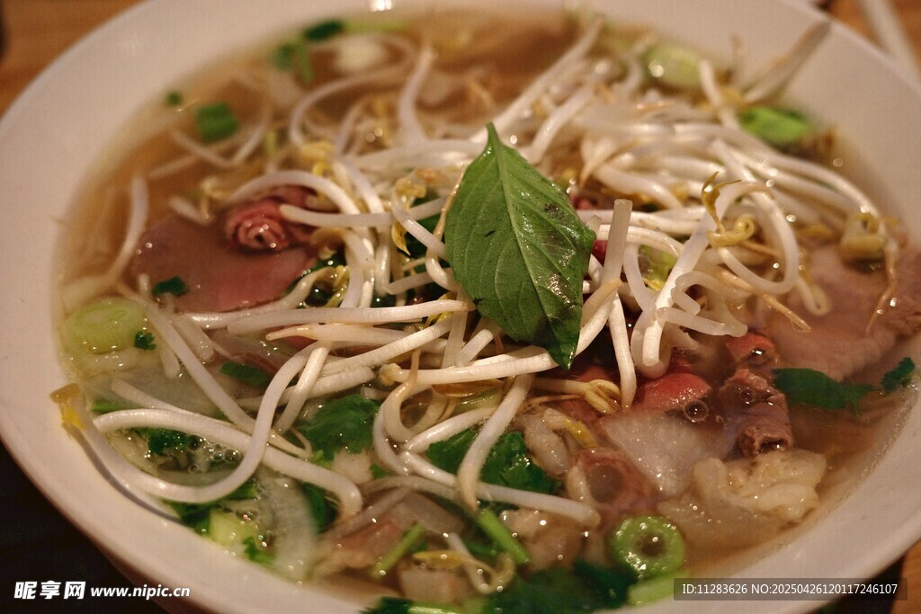 美味牛肉豆芽汤面