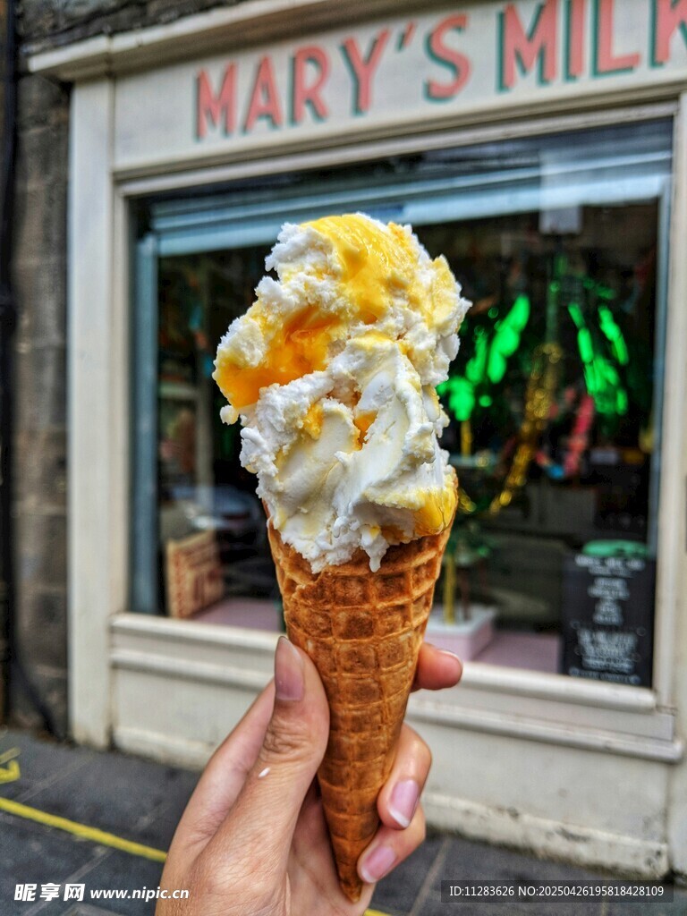 街头美味冰淇淋特写