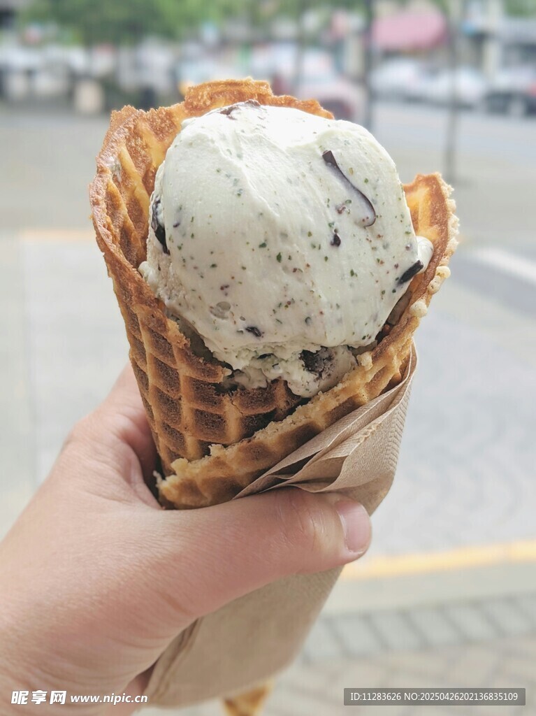 奥利奥口味冰淇淋甜筒