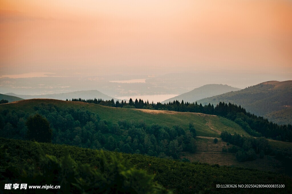 山间日落美景
