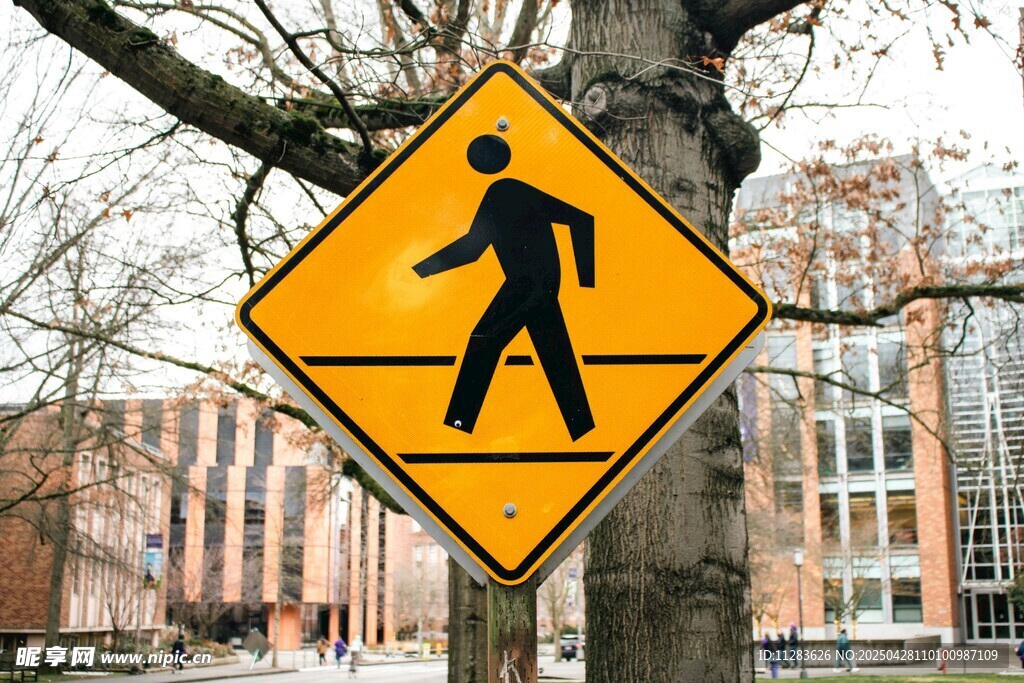 行人过街警示标志
