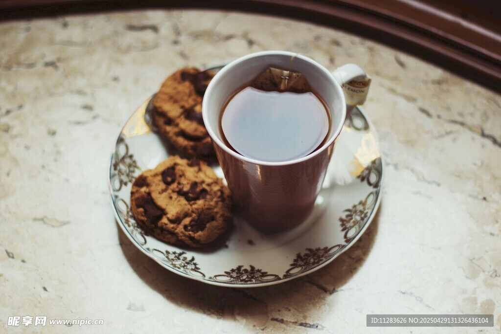 醇香茶饮配美味糕点