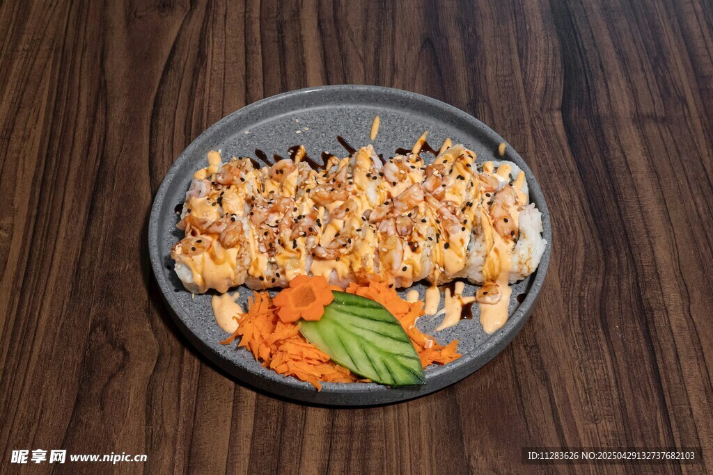 美味虾仁盖饭摆盘精致