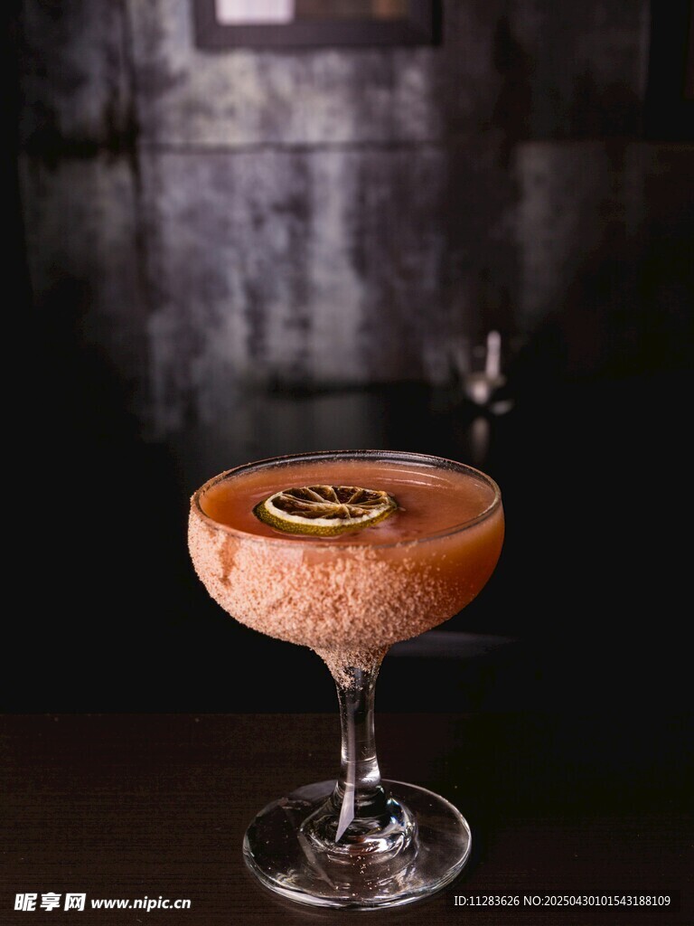 精致橙色鸡尾酒特写