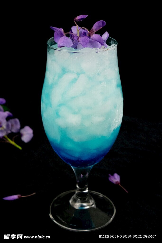 梦幻蓝紫色渐变鸡尾酒