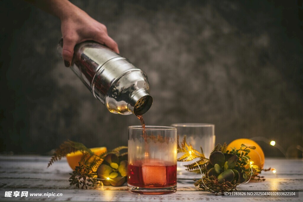 手调鸡尾酒的魅力瞬间