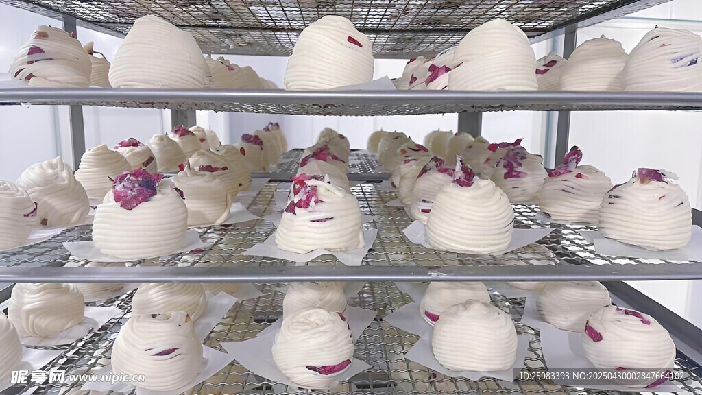 陈列架上的花卷