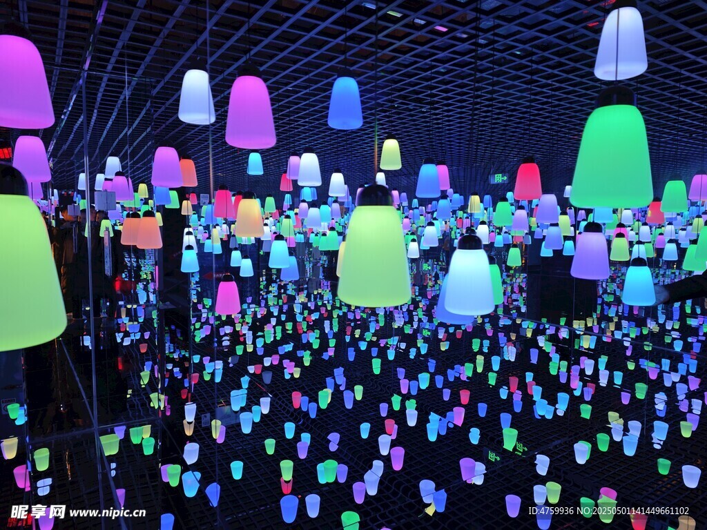 梦幻多彩灯光艺术装置