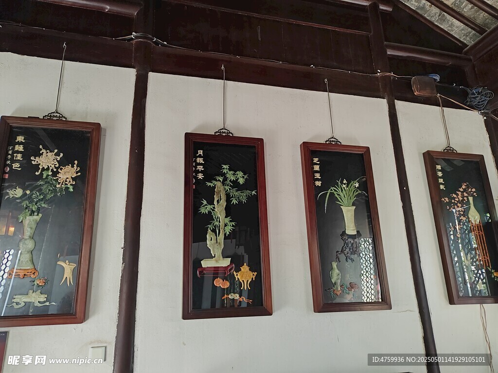 中式墙面挂饰精美画作展示