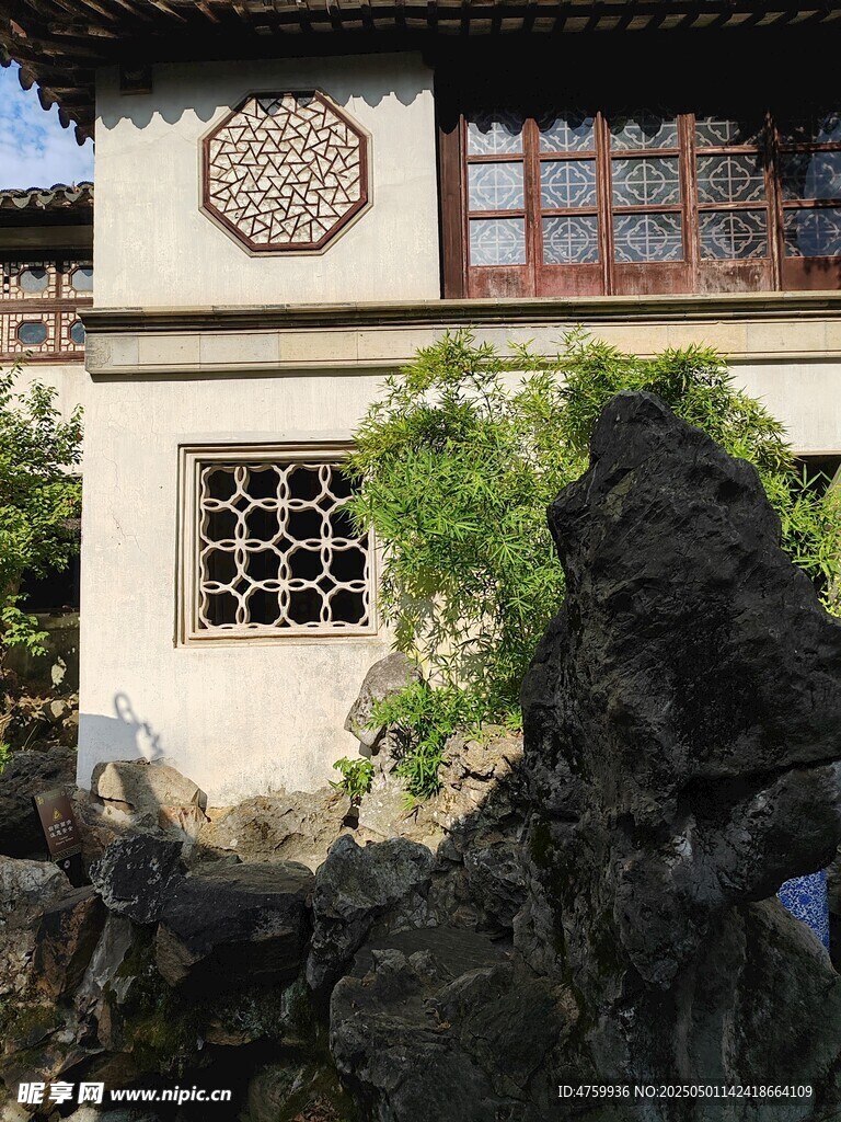 中式庭院景致与奇石绿植