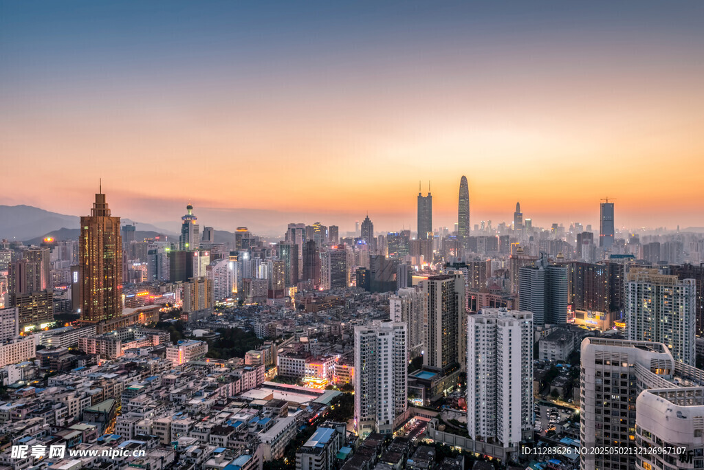 城市黄昏天际线壮丽景观