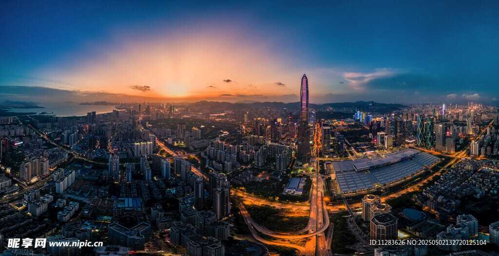 城市日落天际线壮丽景观