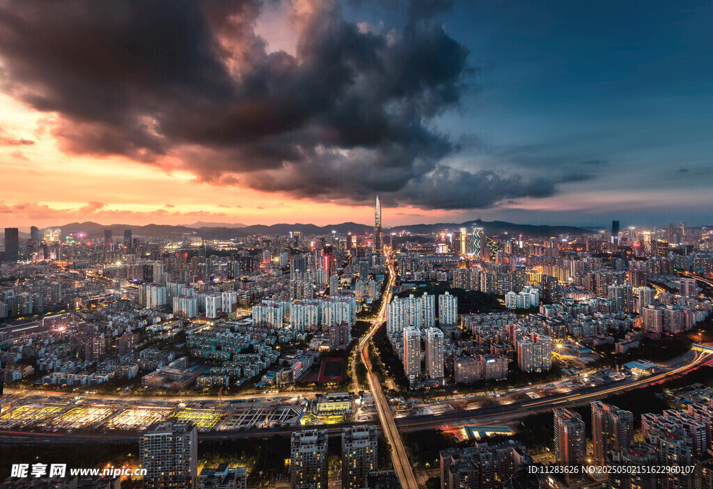 城市黄昏夜景俯瞰图