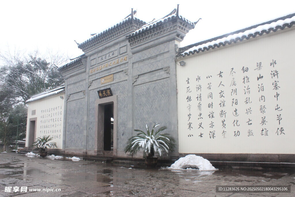中式古建筑雪景
