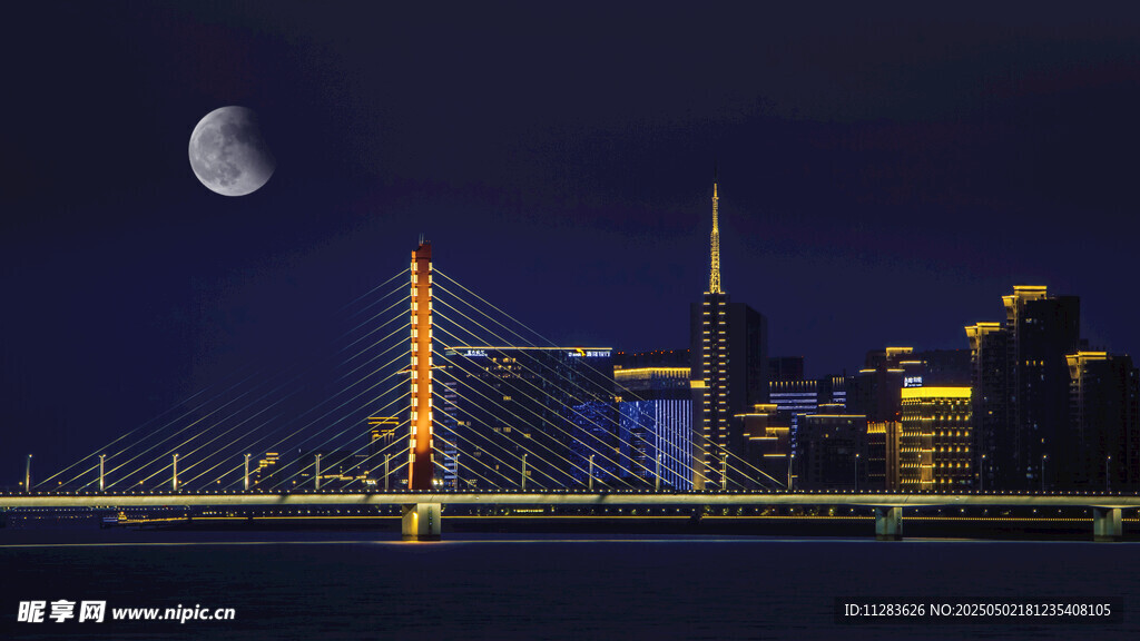 城市月夜下的璀璨桥梁景观