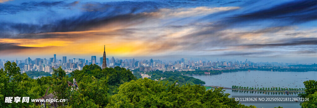 城市天际线日落美景