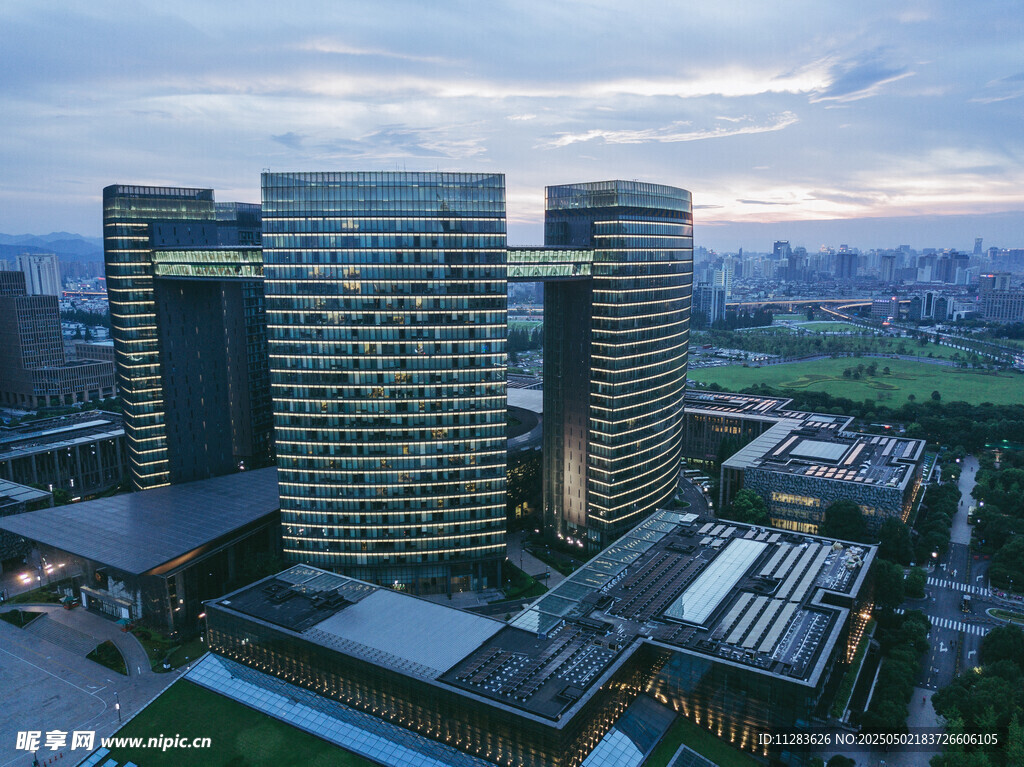 都市摩天建筑群景观