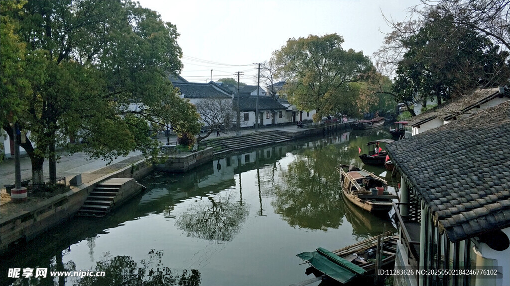 江南水乡河道风景图