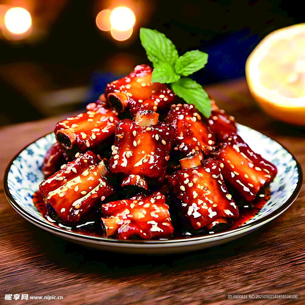 美味糖醋排骨摆于盘中