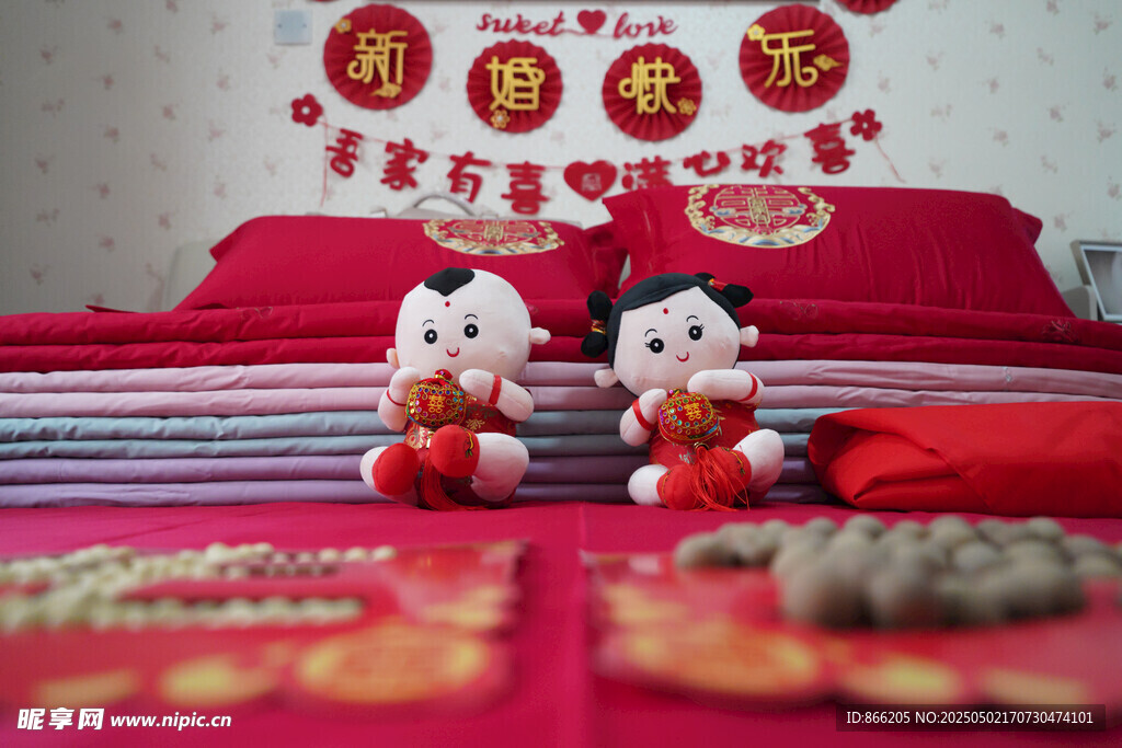 喜庆婚房布置 