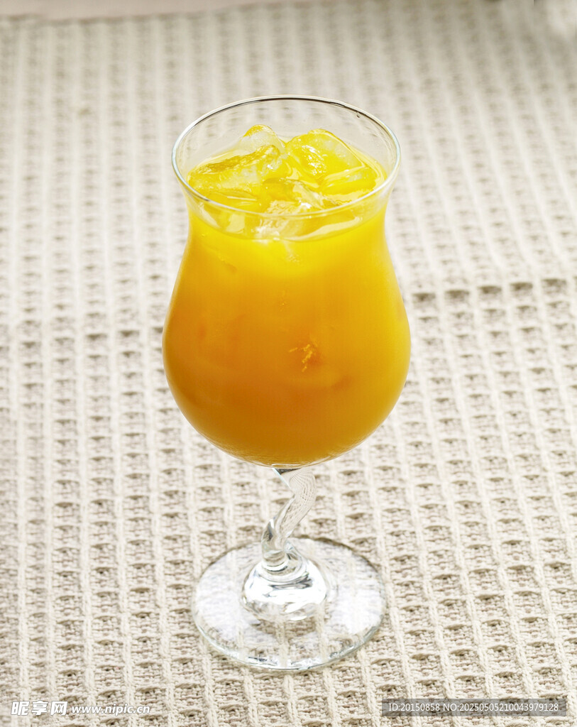 鲜榨芒果果汁饮品图片