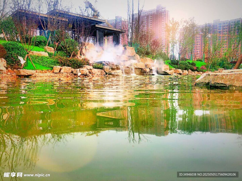 宁静湖畔园林美景