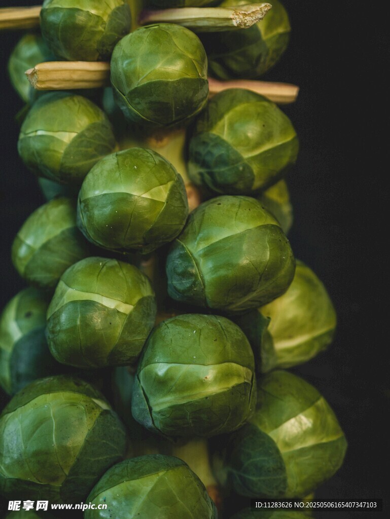 堆叠的抱子甘蓝