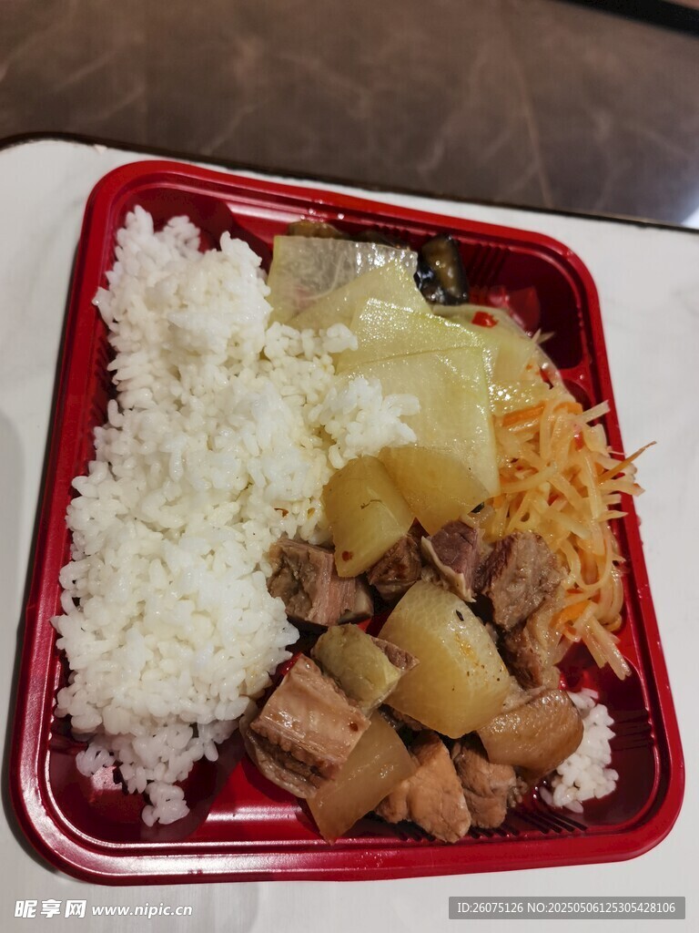 土豆烧牛肉套饭