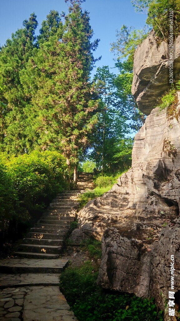 山间石景