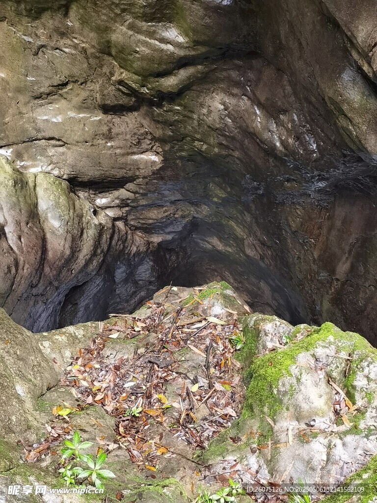 山洞