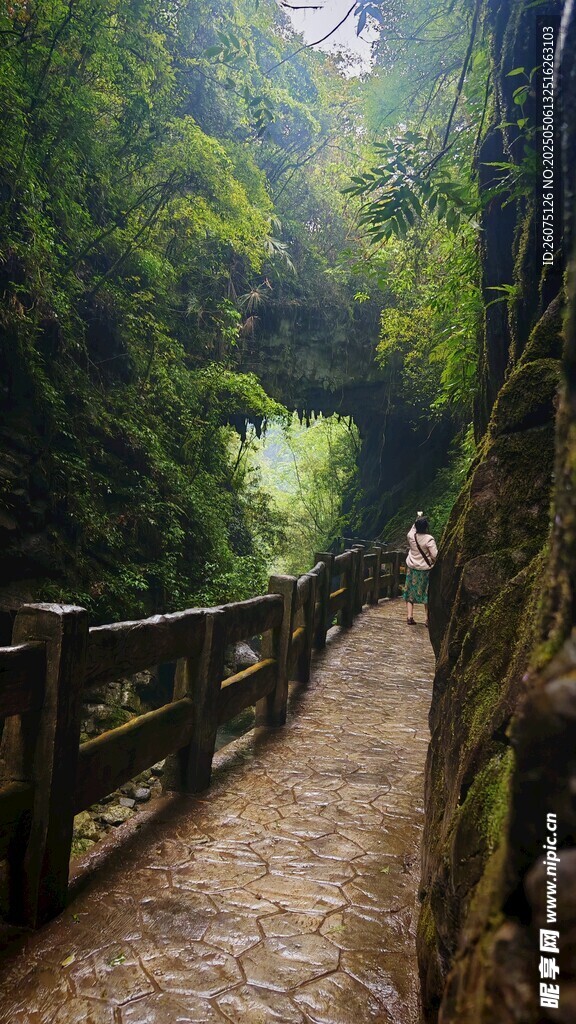 山间栈道
