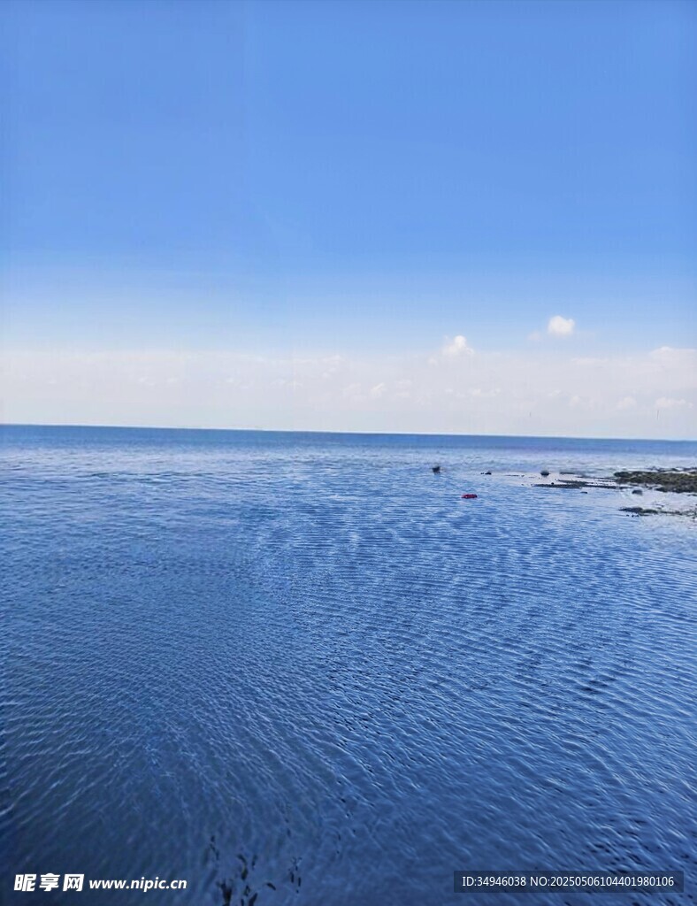 广阔海面蓝天美景